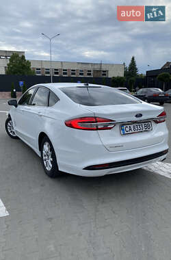 Седан Ford Fusion 2016 в 