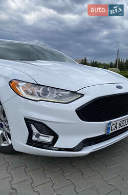 Седан Ford Fusion 2016 в 