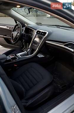 Седан Ford Fusion 2012 в 