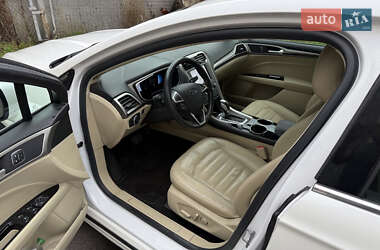 Седан Ford Fusion 2012 в 