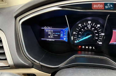 Седан Ford Fusion 2012 в 
