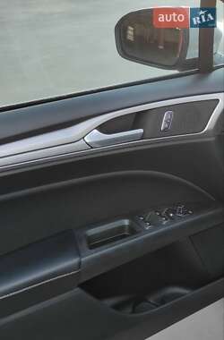 Седан Ford Fusion 2018 в 