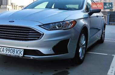 Седан Ford Fusion 2018 в 