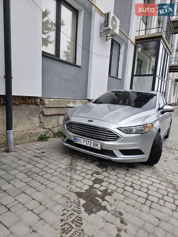 Седан Ford Fusion 2016 в 