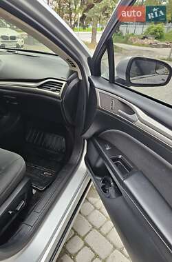 Седан Ford Fusion 2016 в 