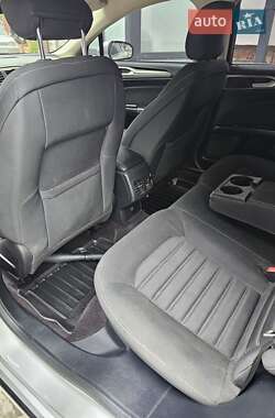 Седан Ford Fusion 2016 в 