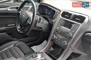 Седан Ford Fusion 2017 в 