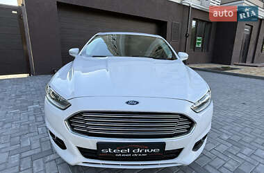 Седан Ford Fusion 2015 в 