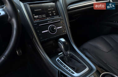 Седан Ford Fusion 2015 в 