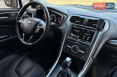Седан Ford Fusion 2015 в 