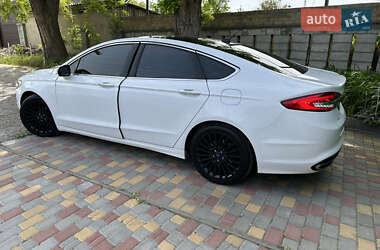 Седан Ford Fusion 2016 в 