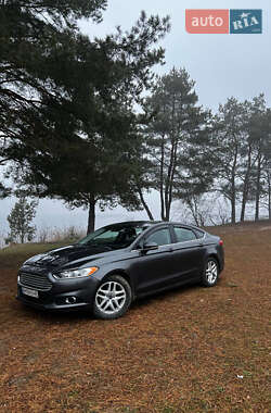 Седан Ford Fusion 2015 в 