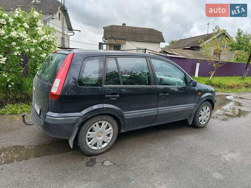 Хэтчбек Ford Fusion 2005 в Галиче