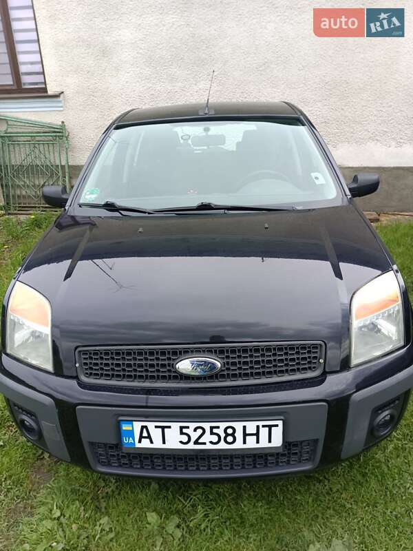 Хэтчбек Ford Fusion 2005 в Галиче