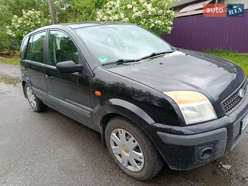 Хэтчбек Ford Fusion 2005 в Галиче