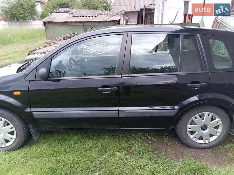 Хэтчбек Ford Fusion 2005 в Галиче