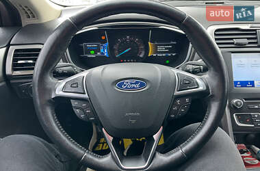 Седан Ford Fusion 2018 в 