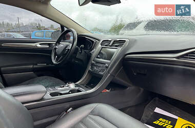 Седан Ford Fusion 2018 в 