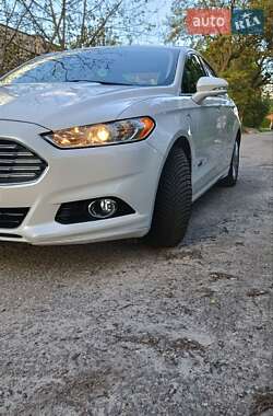 Седан Ford Fusion 2013 в 