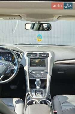 Седан Ford Fusion 2013 в 