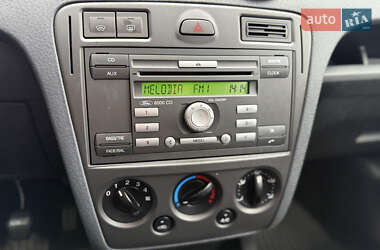Хэтчбек Ford Fusion 2010 в 