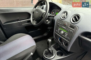 Хэтчбек Ford Fusion 2010 в 