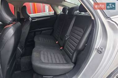Седан Ford Fusion 2017 в 