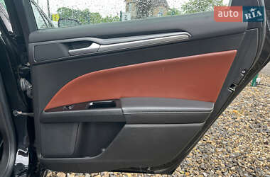Седан Ford Fusion 2015 в 