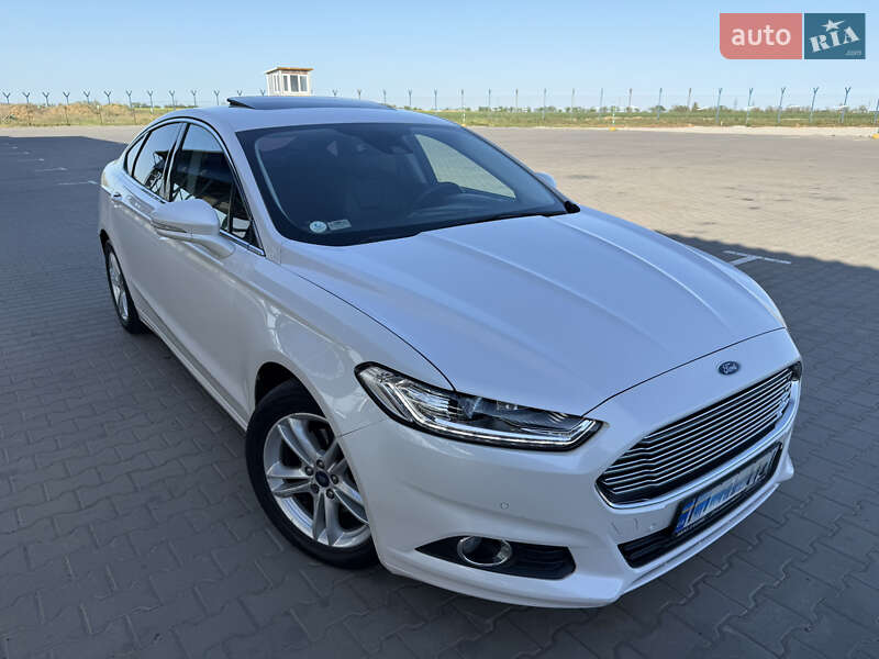 Седан Ford Fusion 2015 в 