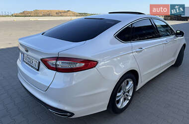 Седан Ford Fusion 2015 в 