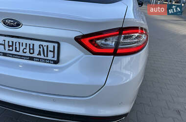 Седан Ford Fusion 2015 в 