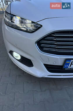 Седан Ford Fusion 2015 в 