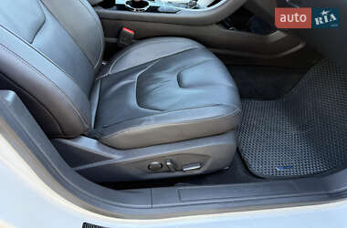 Седан Ford Fusion 2015 в 