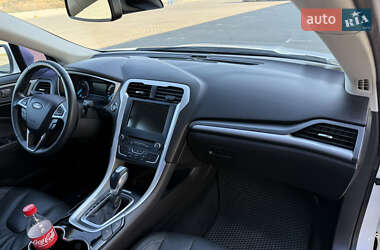 Седан Ford Fusion 2015 в 