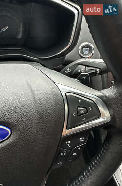 Седан Ford Fusion 2020 в 