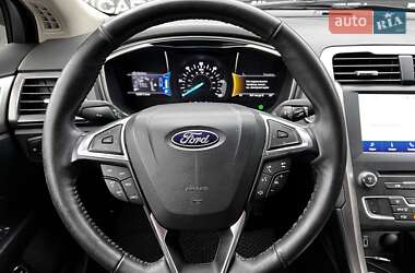 Седан Ford Fusion 2017 в 