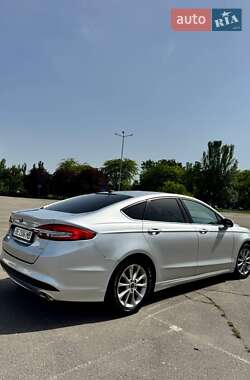 Седан Ford Fusion 2017 в 