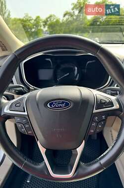 Седан Ford Fusion 2017 в 