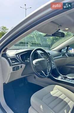 Седан Ford Fusion 2017 в 