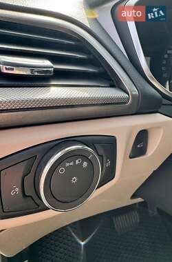Седан Ford Fusion 2017 в 