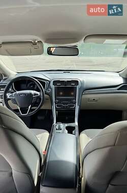 Седан Ford Fusion 2017 в 