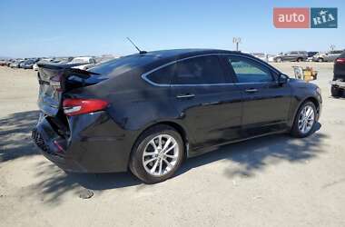 Седан Ford Fusion 2019 в 
