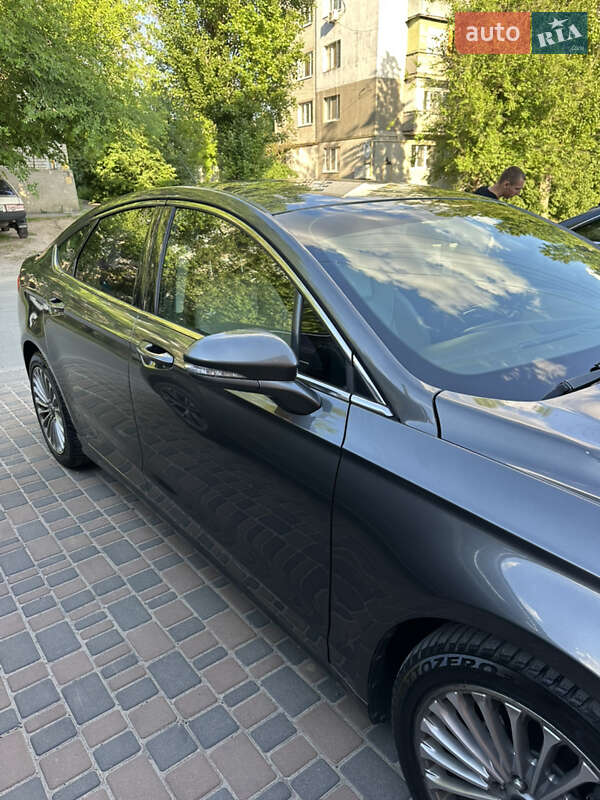 Седан Ford Fusion 2015 в Новомосковську