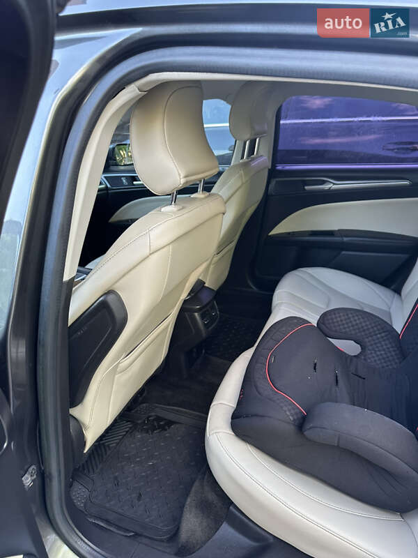 Седан Ford Fusion 2015 в Новомосковську