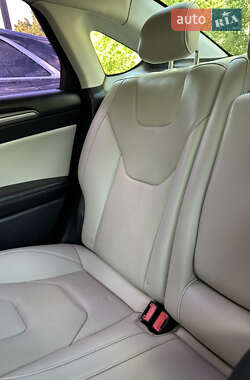 Седан Ford Fusion 2015 в 