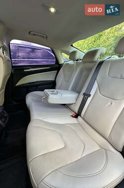 Седан Ford Fusion 2015 в 