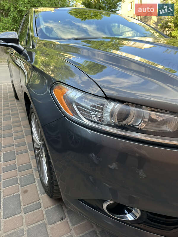 Седан Ford Fusion 2015 в Новомосковську