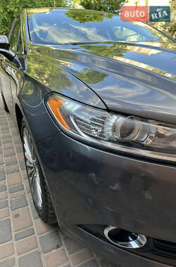 Седан Ford Fusion 2015 в 
