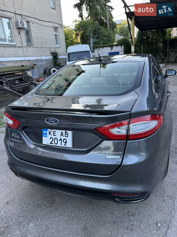 Седан Ford Fusion 2015 в Новомосковську