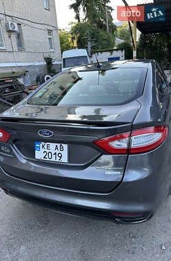 Седан Ford Fusion 2015 в 